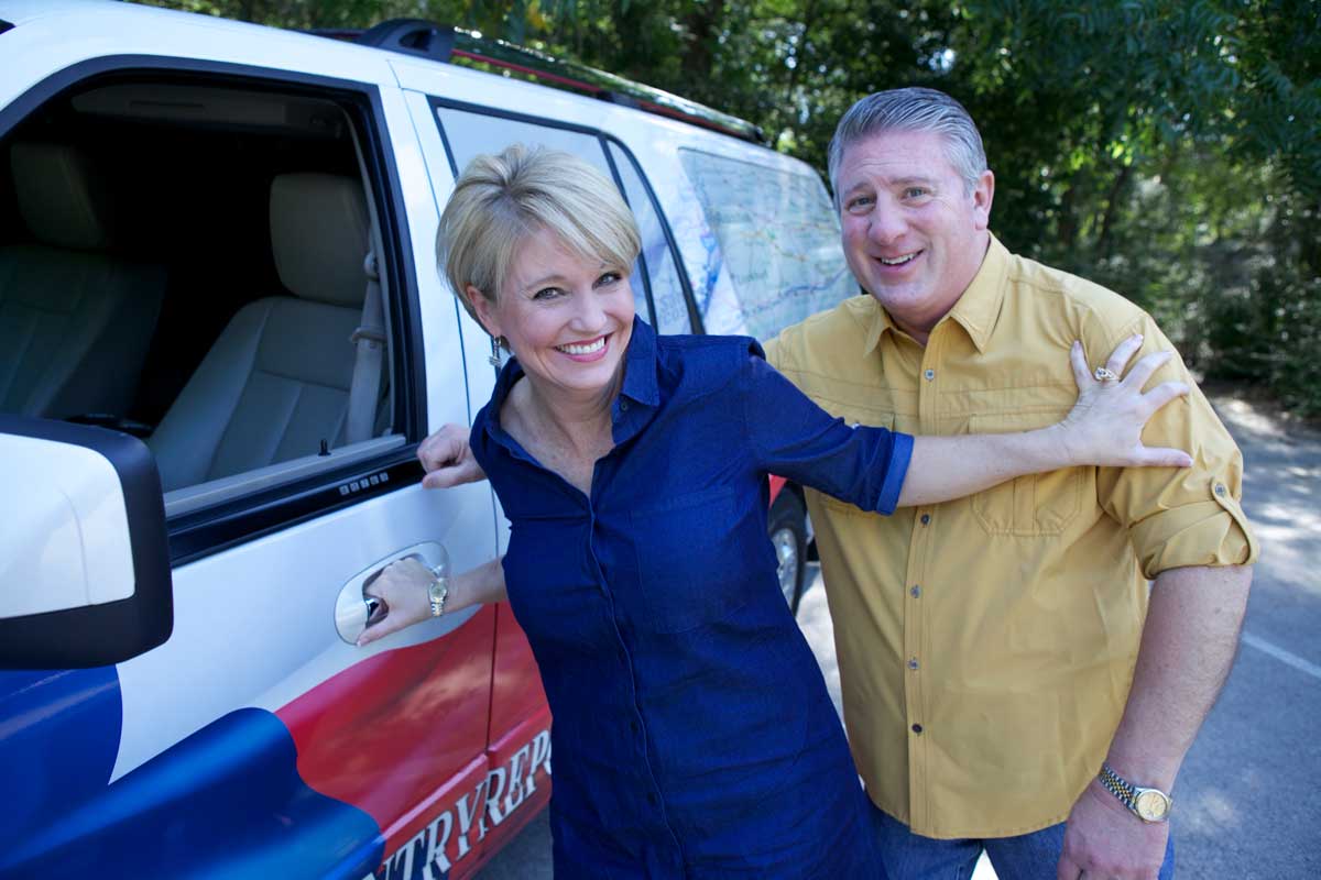 Photo of Kelli and Bob Phillips of Texas Country Reporter